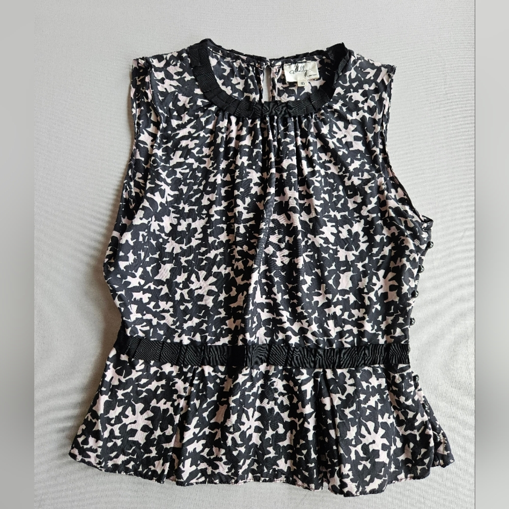 Pale Pink and White Sleeveless Top